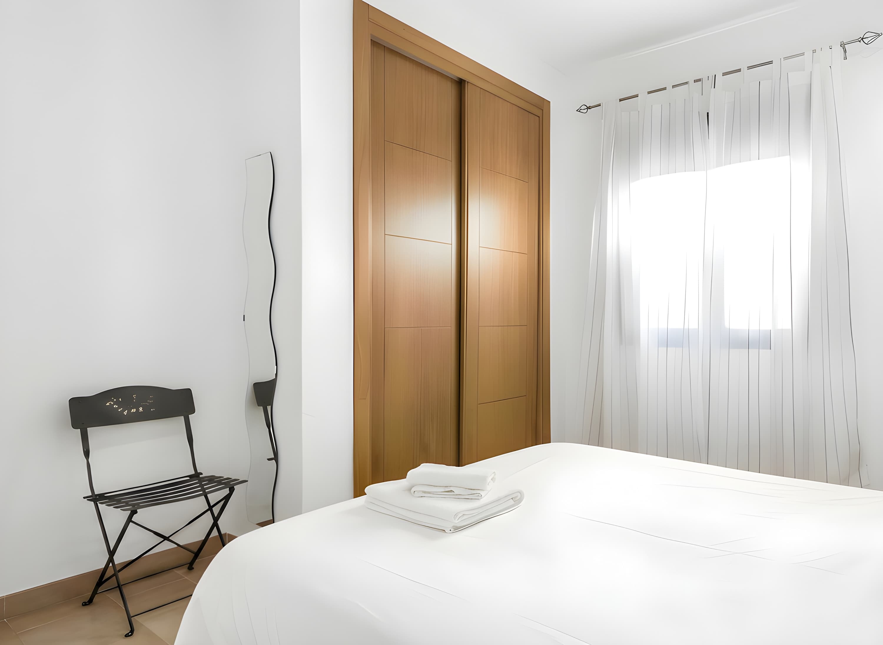 Encantador Chalet con Piscina y Jardín Privado junto a las Playas de Conil - image 16