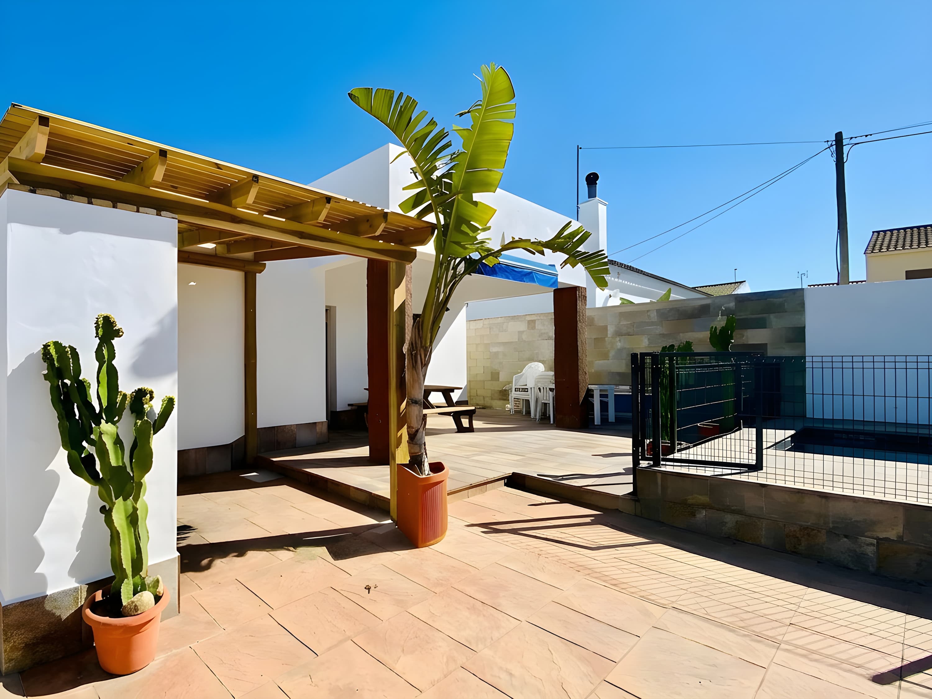 Encantador Chalet con Piscina y Jardín Privado junto a las Playas de Conil - image 10