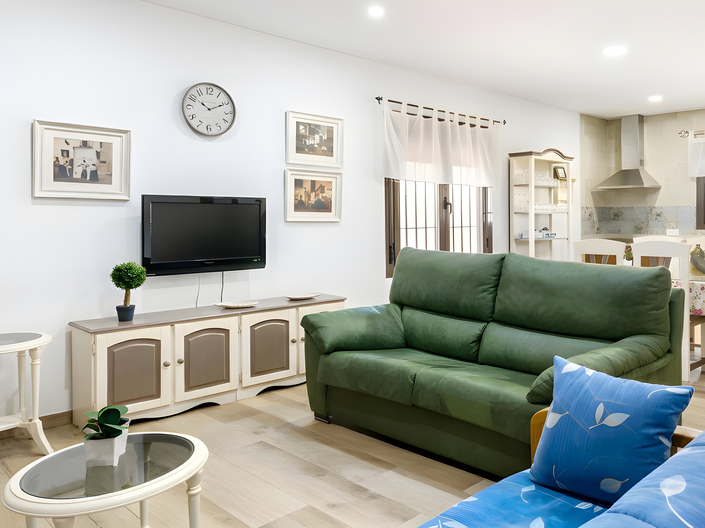 Encantador Chalet con Piscina y Jardín Privado junto a las Playas de Conil - image 8
