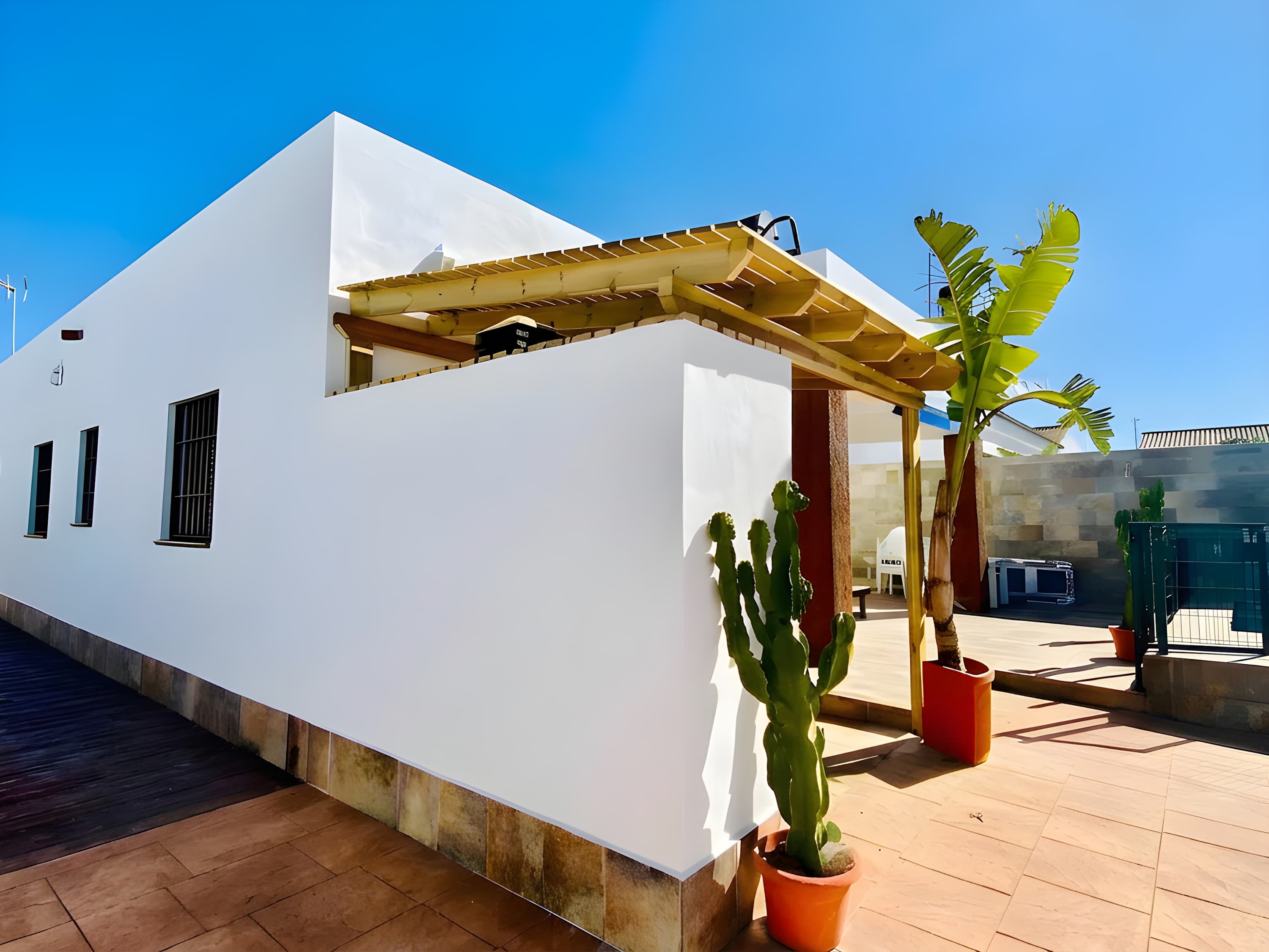 Encantador Chalet con Piscina y Jardín Privado junto a las Playas de Conil - image 11