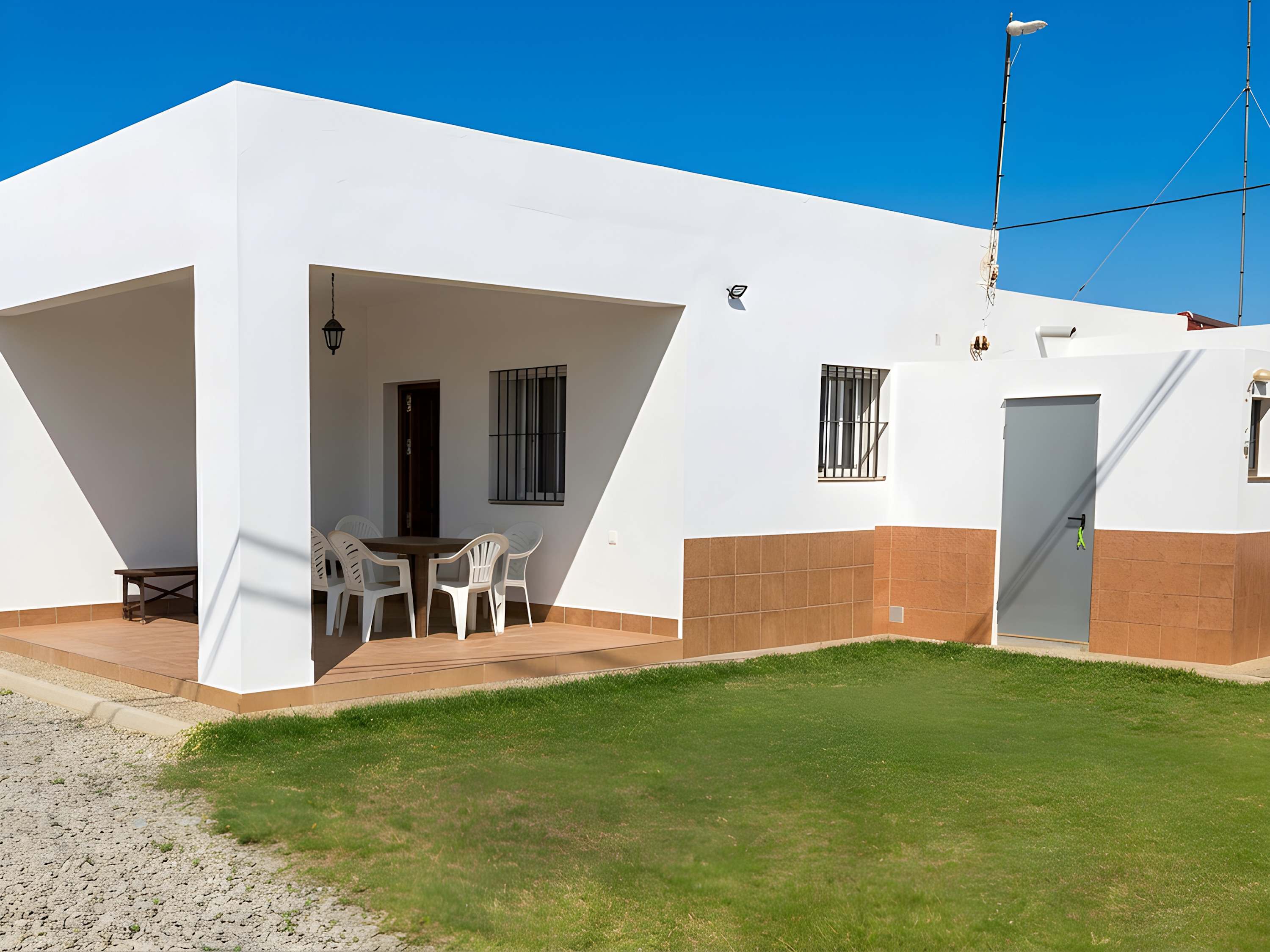 Chalet con Terraza y Barbacoa a 3 min de la Playa  El Palmar - image 2