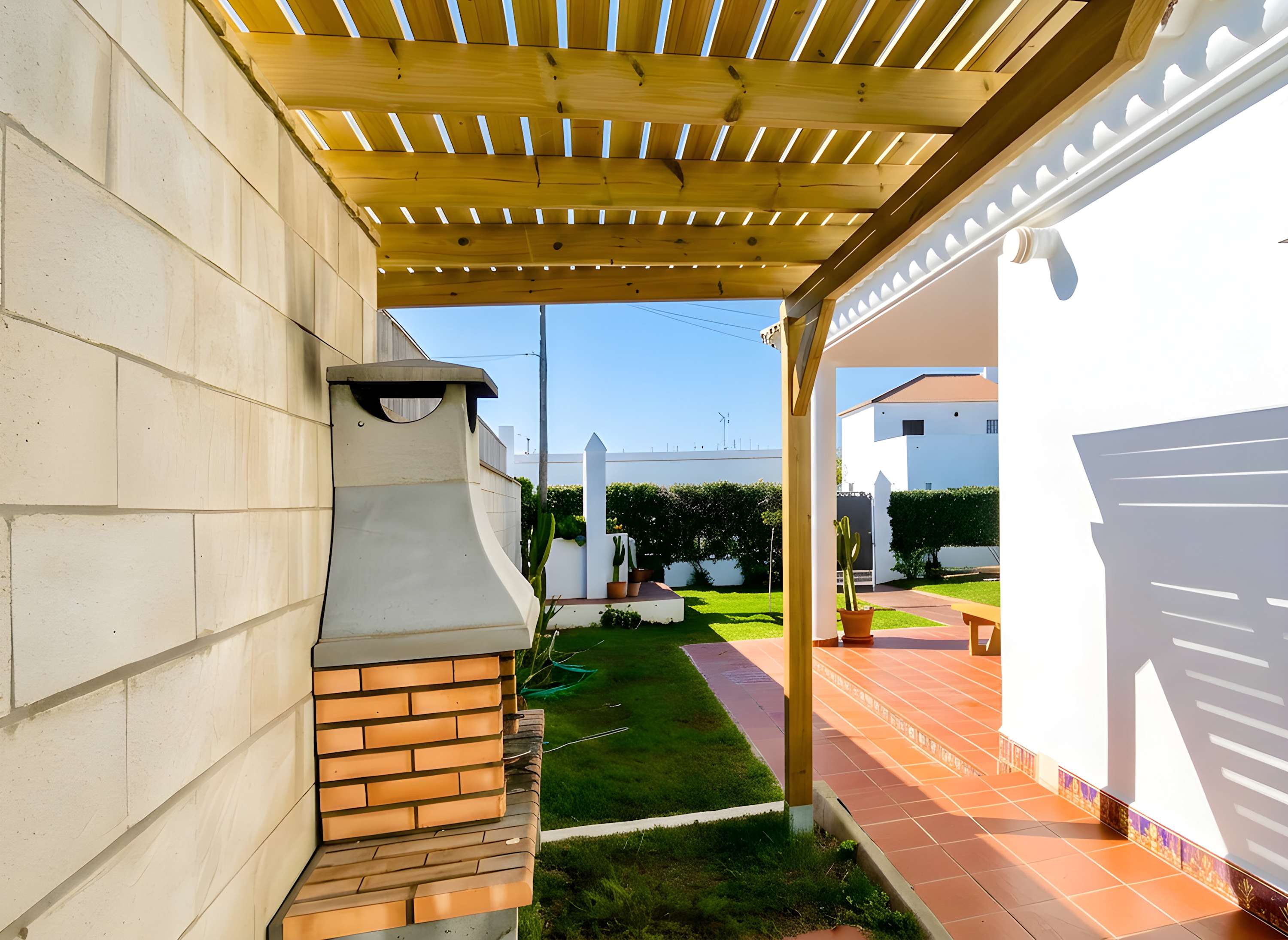 Chalet Vacacional con Piscina Privada y Parking Cerca de la Playa - image 23