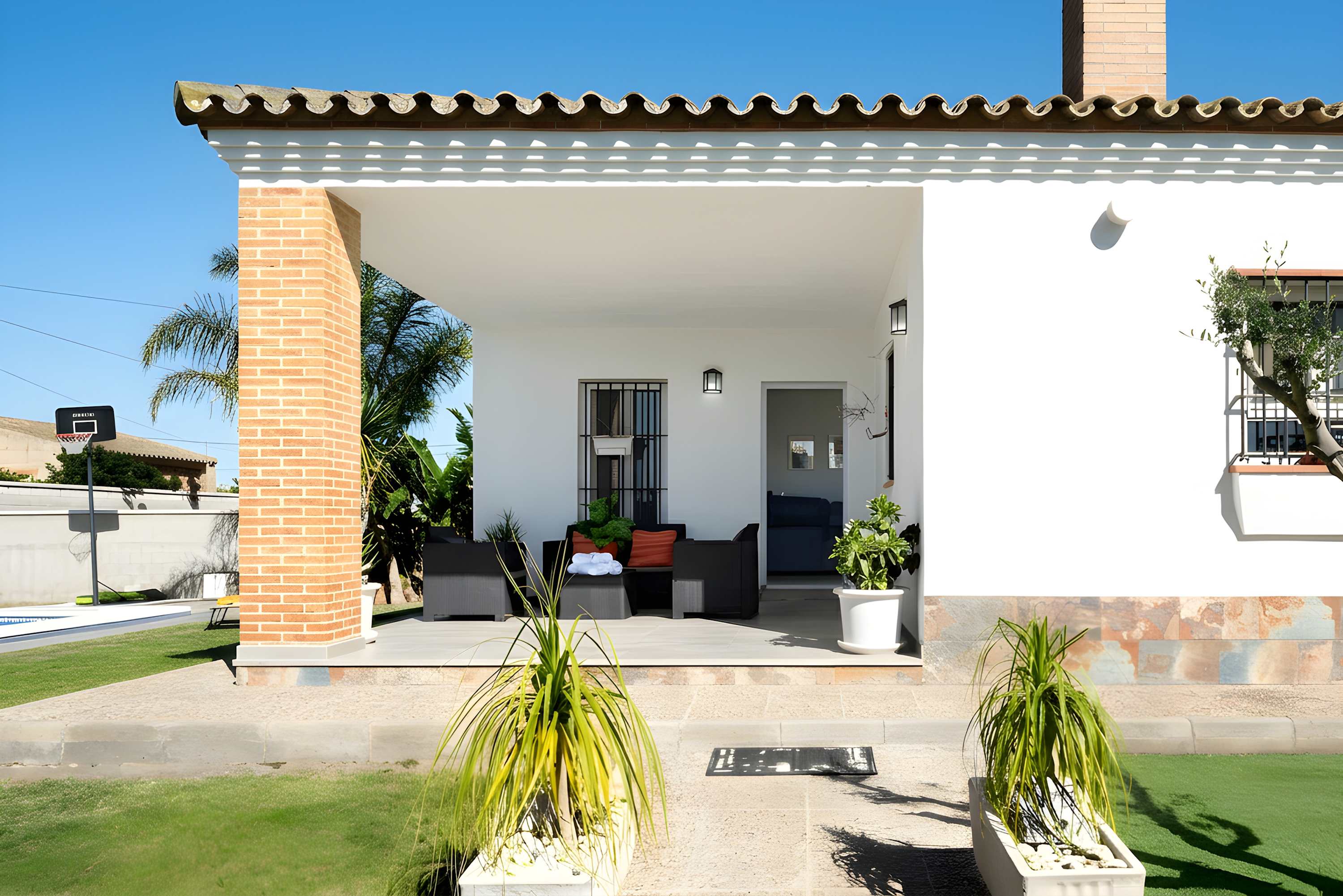 Villa con piscina privada, terraza privada - image 3