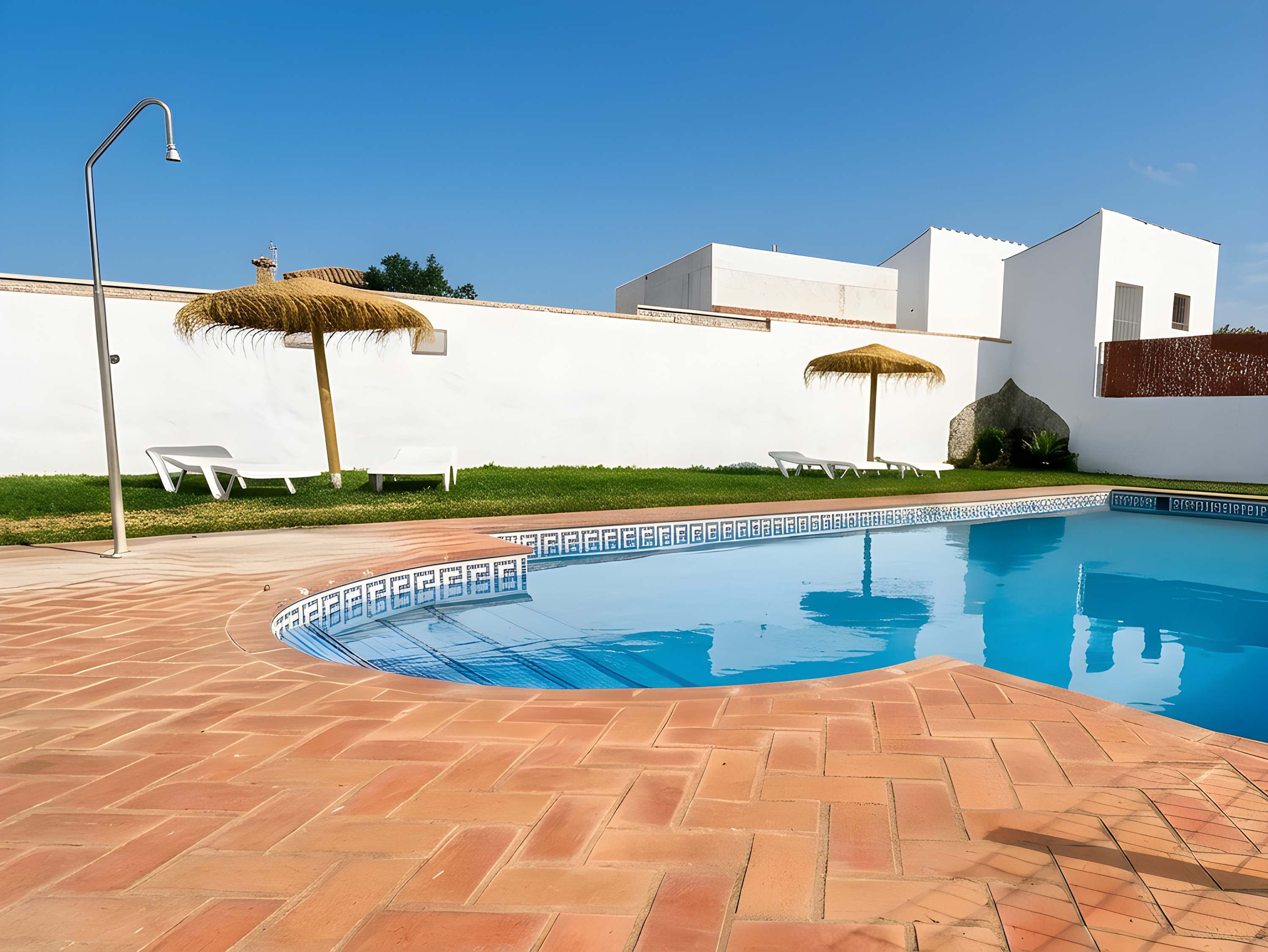 Chalet con piscina privada grupos de 6 personas - image 4