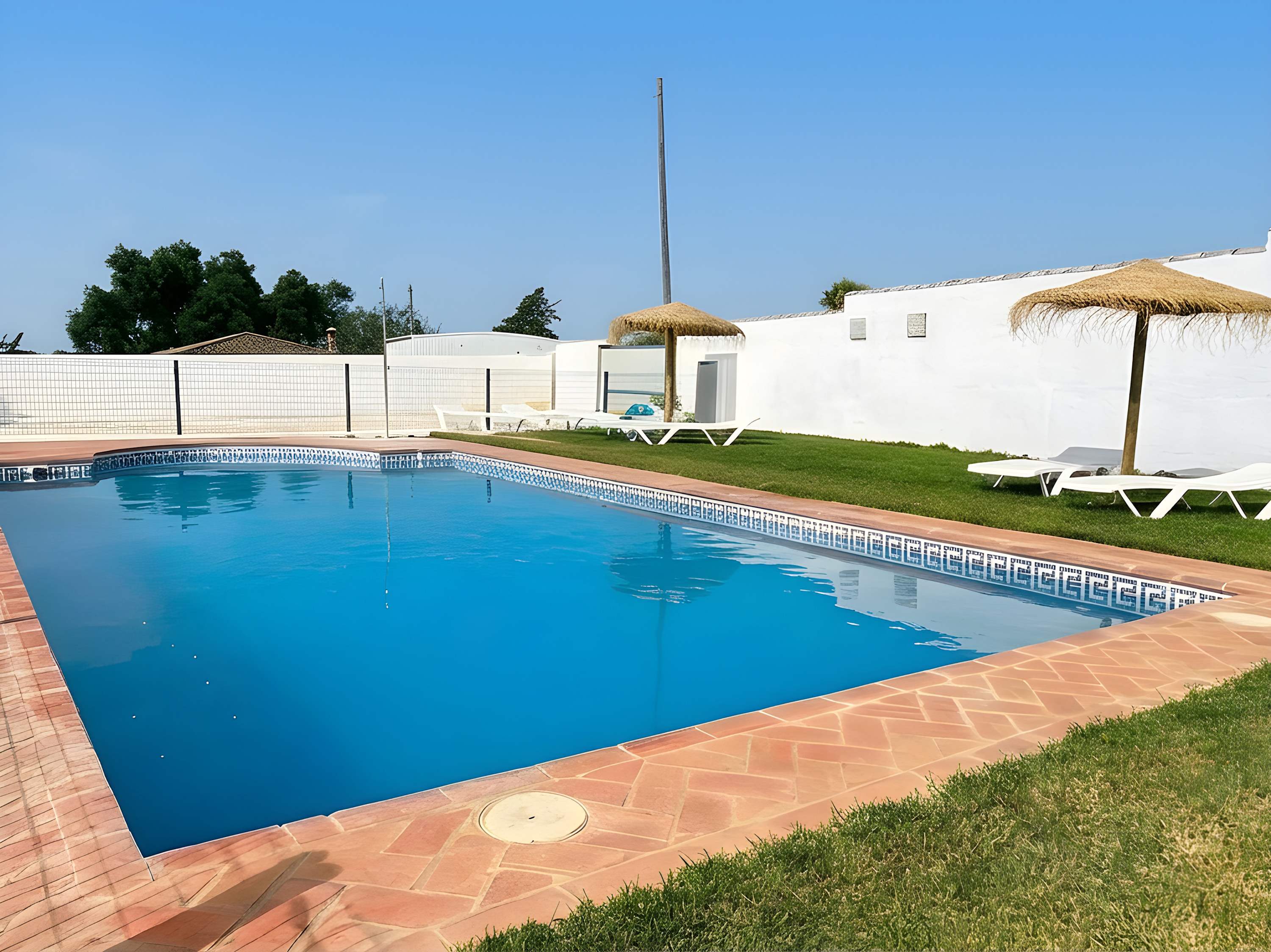 Chalet con piscina privada grupos de 6 personas - image 3