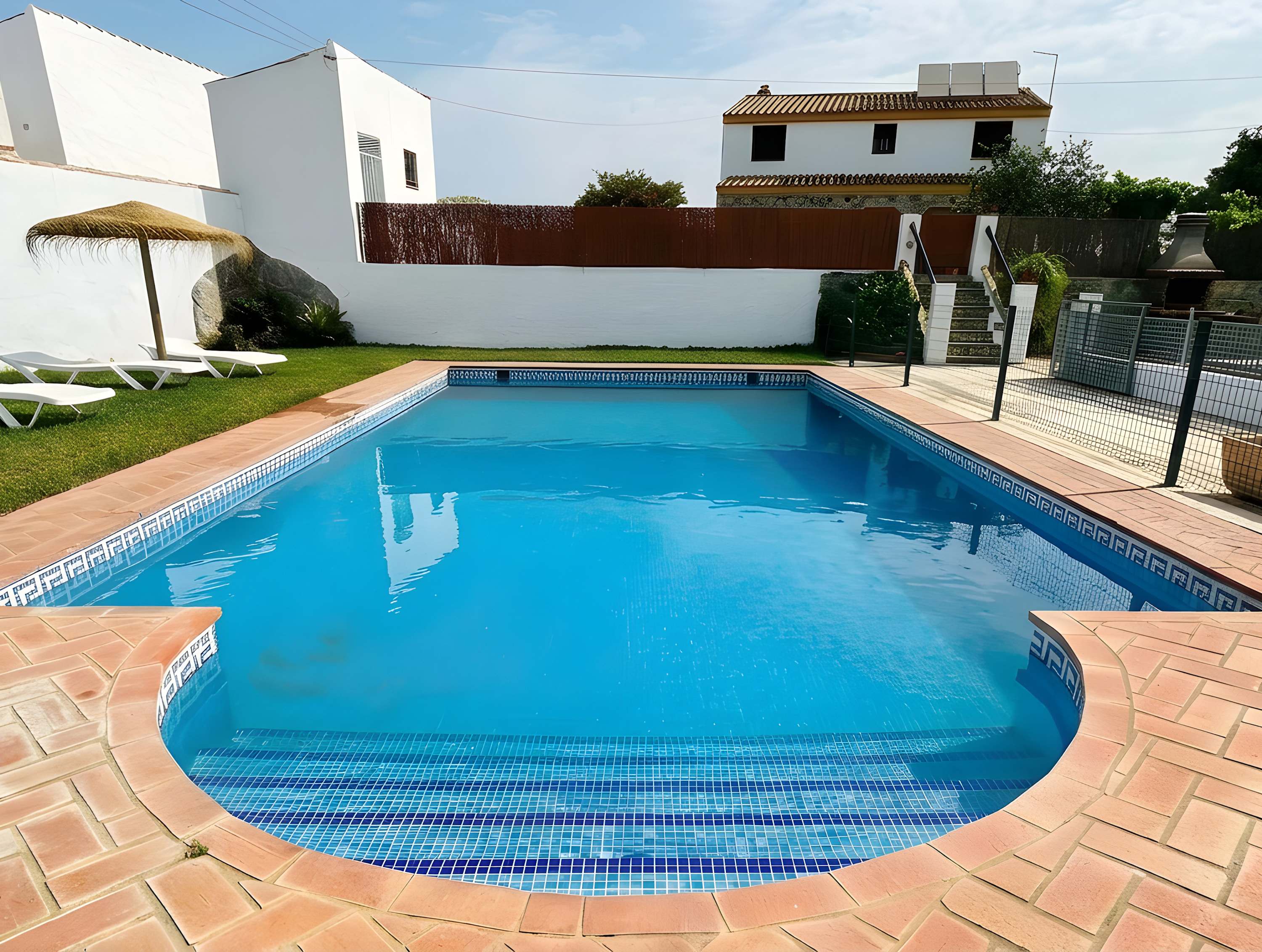 Chalet con piscina privada grupos de 6 personas - image 2