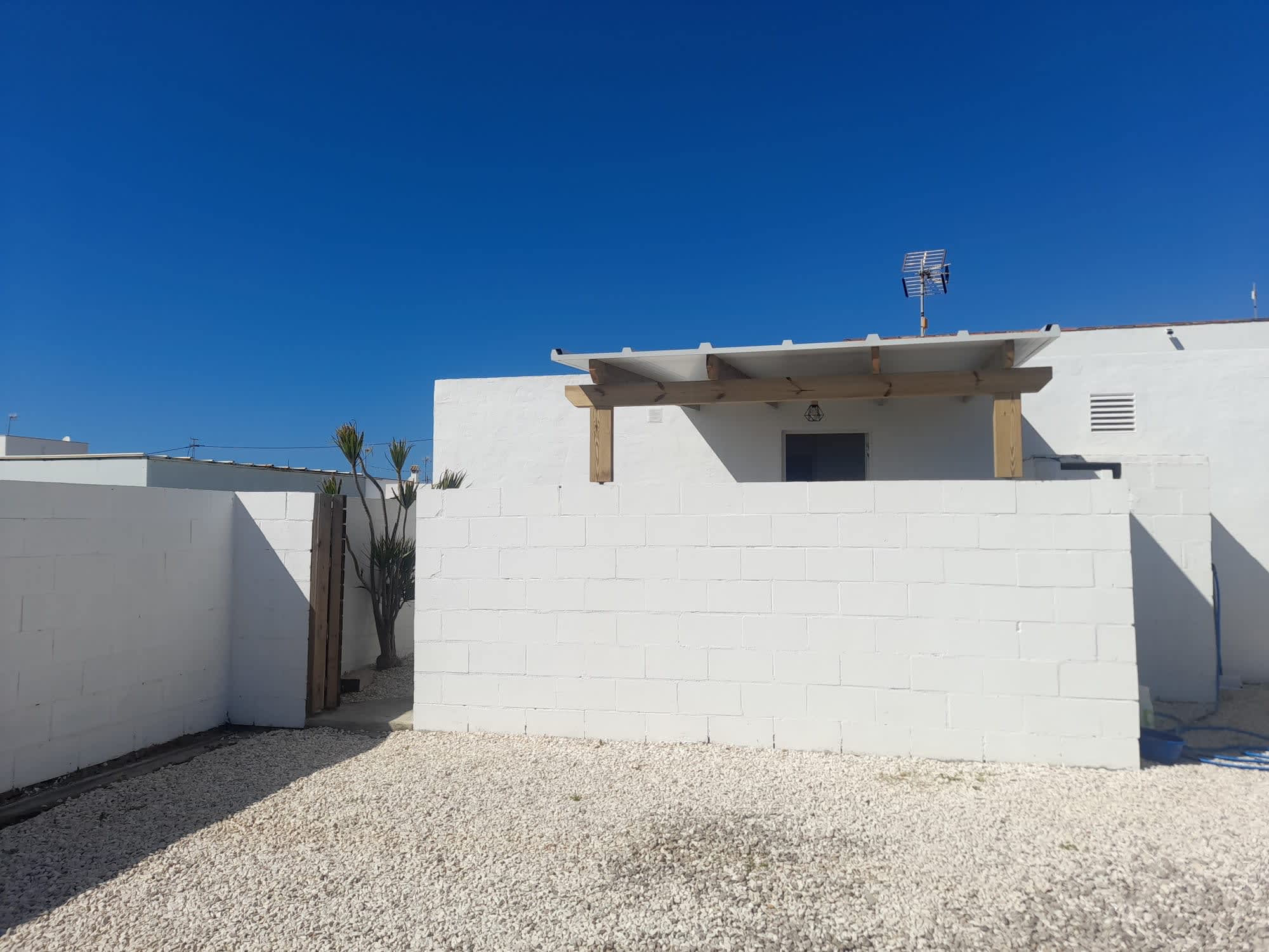 Casita en El Palmar con jardín y parking, ideal para parejas cerca del mar - image 11