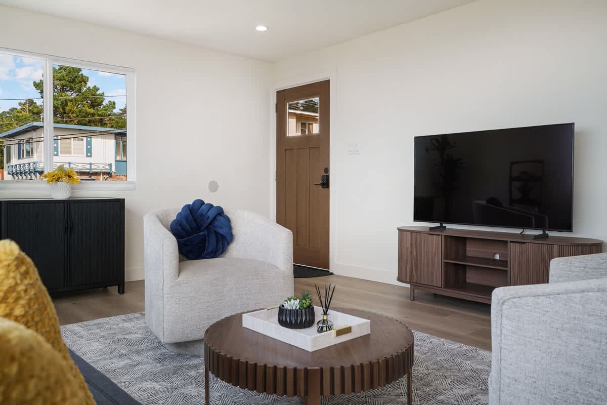 Luxury 3BR/2BA Home w/Ocean Sunset Views & Private Yard photo 40