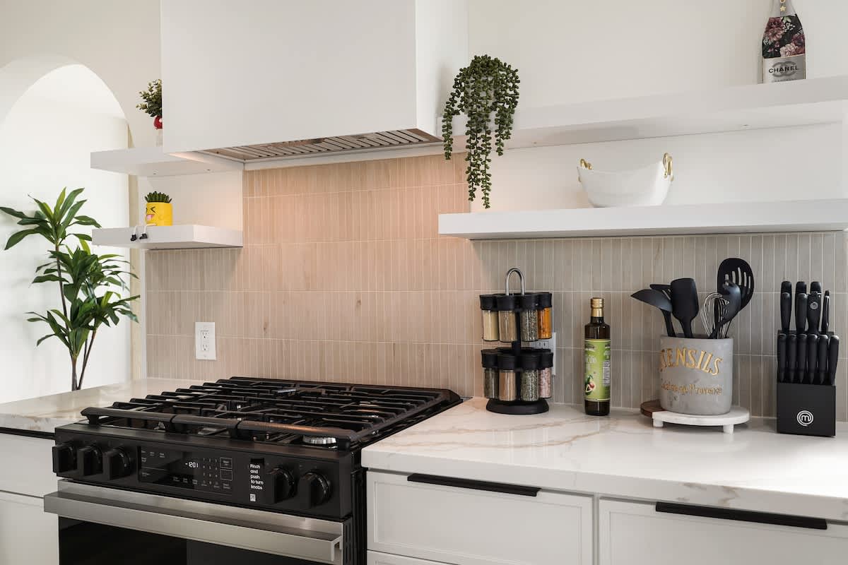 Luxury 3BR/2BA Home w/Ocean Sunset Views & Private Yard photo 44