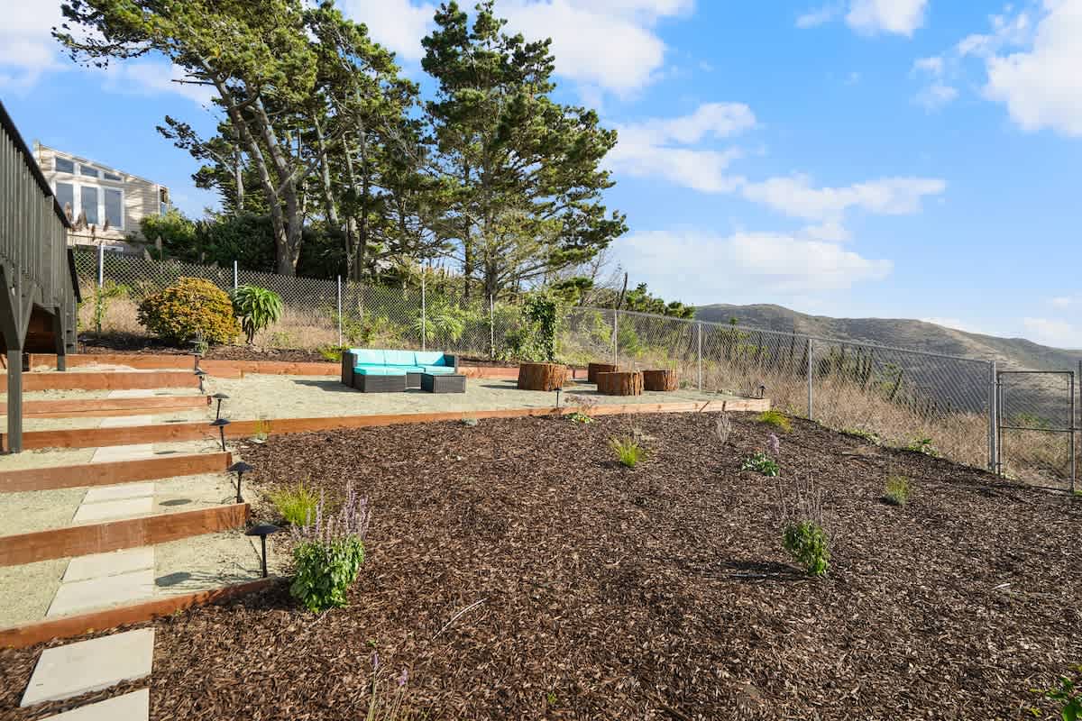 Luxury 3BR/2BA Home w/Ocean Sunset Views & Private Yard photo 52