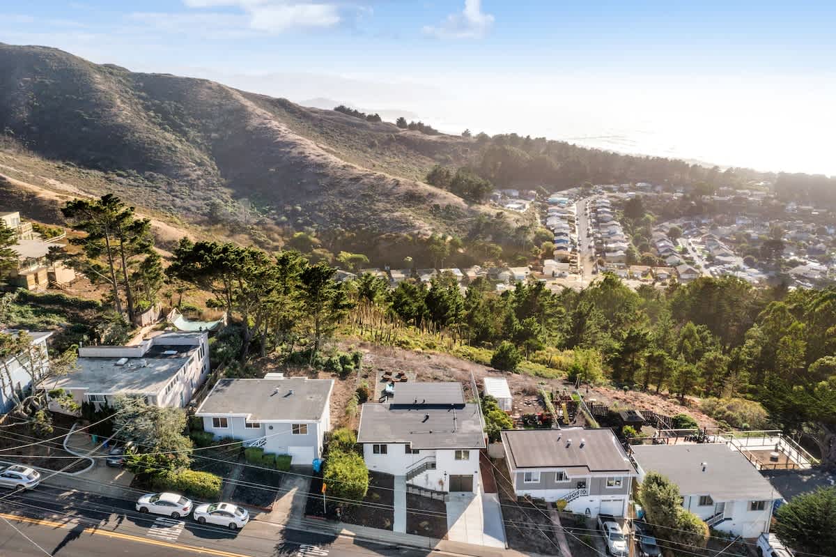 Luxury 3BR/2BA Home w/Ocean Sunset Views & Private Yard photo 55