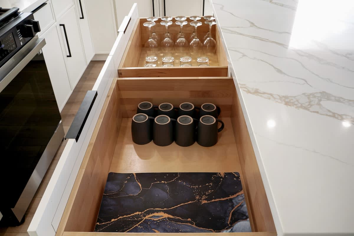 Luxury 3BR/2BA Home w/Ocean Sunset Views & Private Yard photo 26