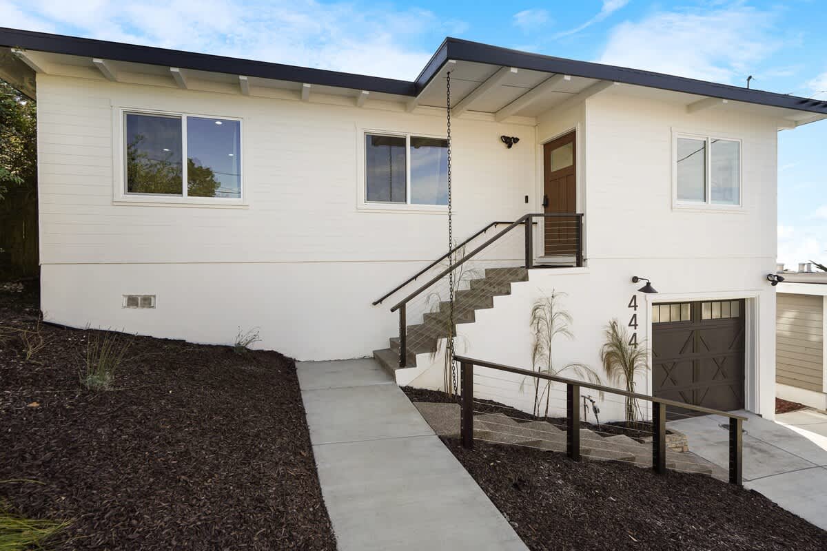 Luxury 3BR/2BA Home w/Ocean Sunset Views & Private Yard photo 33