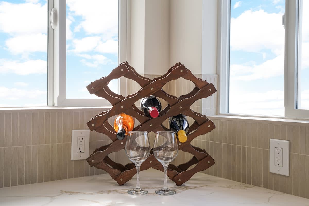 Luxury 3BR/2BA Home w/Ocean Sunset Views & Private Yard photo 42