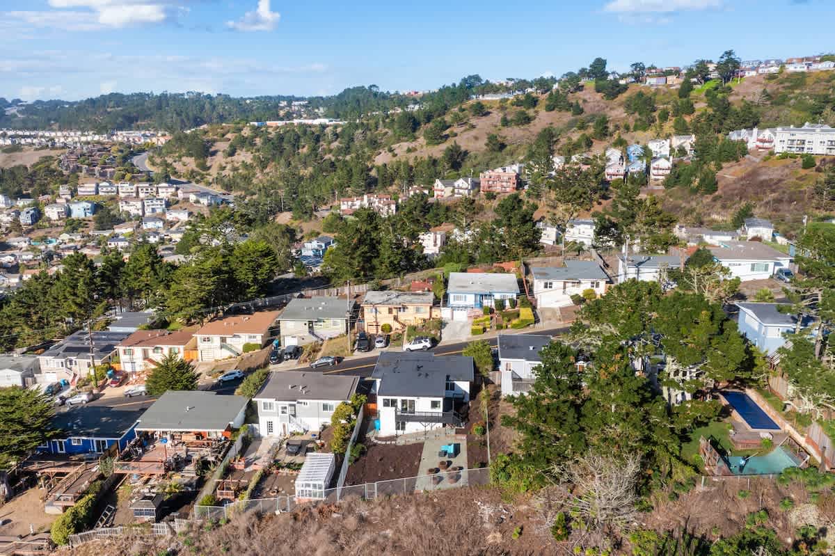 Luxury 3BR/2BA Home w/Ocean Sunset Views & Private Yard photo 59