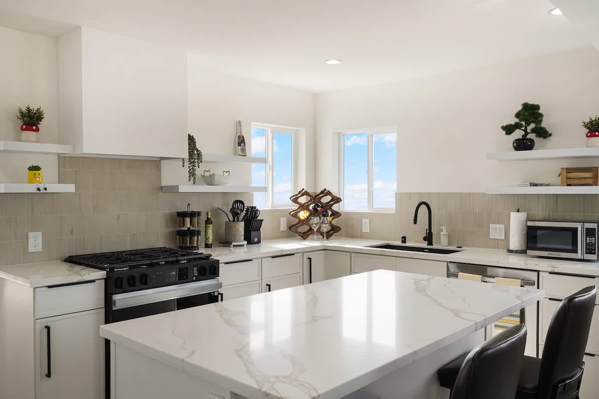 Luxury 3BR/2BA Home w/Ocean Sunset Views & Private Yard photo 11