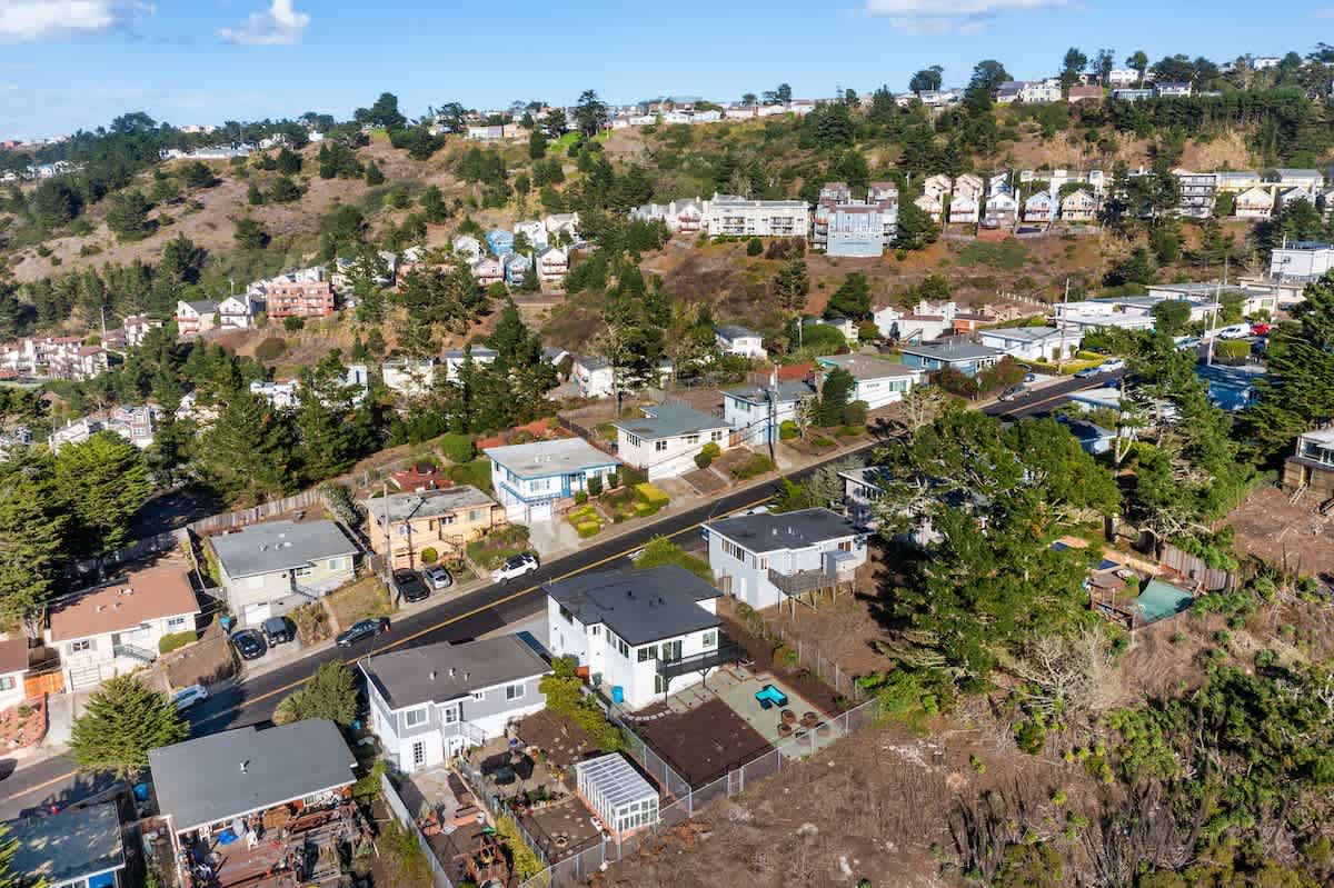 Luxury 3BR/2BA Home w/Ocean Sunset Views & Private Yard photo 54