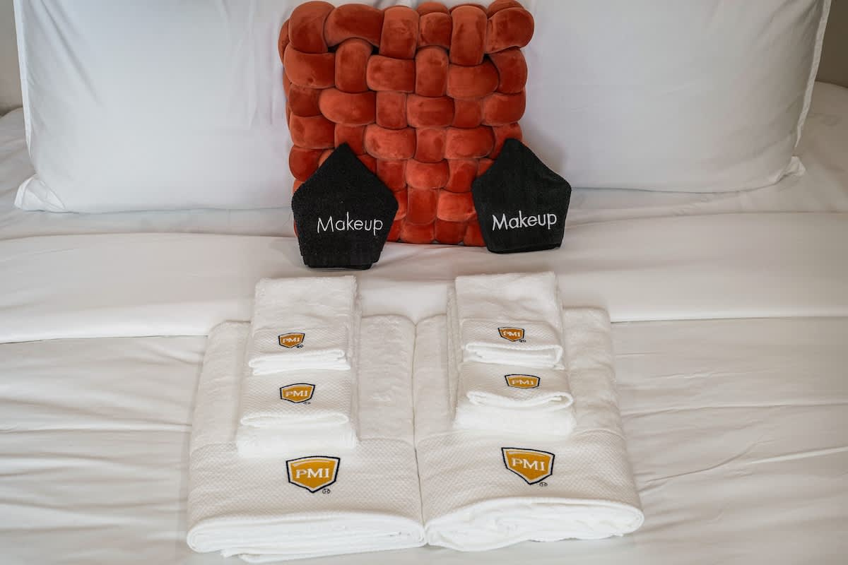 Luxury 3BR/2BA Home w/Ocean Sunset Views & Private Yard photo 17