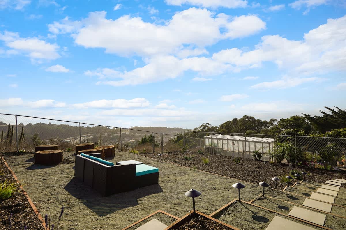 Luxury 3BR/2BA Home w/Ocean Sunset Views & Private Yard photo 1