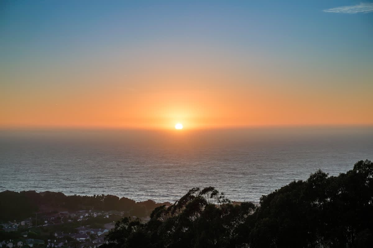 Luxury 3BR/2BA Home w/Ocean Sunset Views & Private Yard photo 61