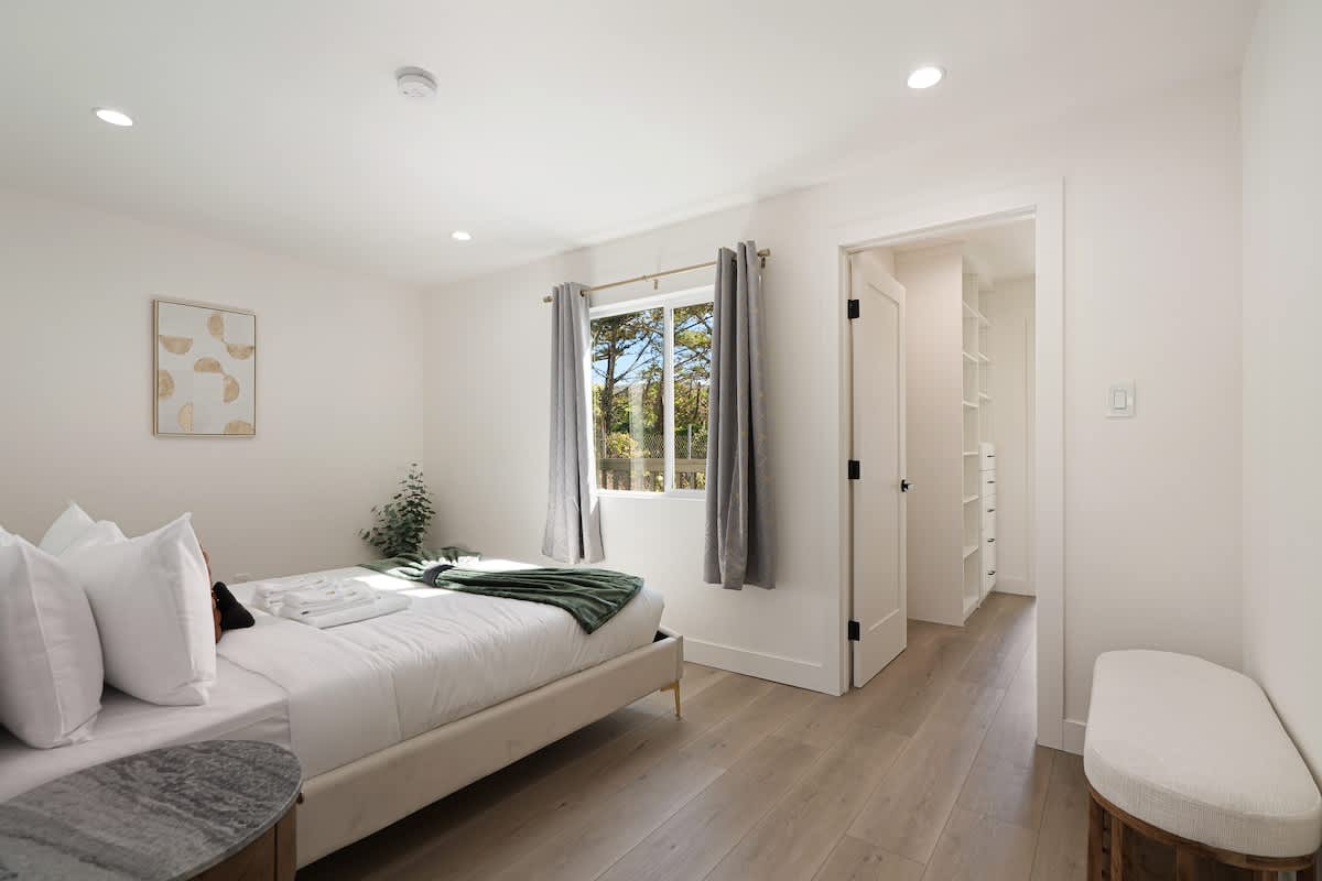 Luxury 3BR/2BA Home w/Ocean Sunset Views & Private Yard photo 19