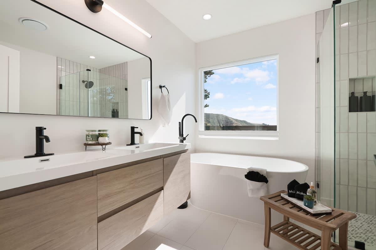 Luxury 3BR/2BA Home w/Ocean Sunset Views & Private Yard photo 12