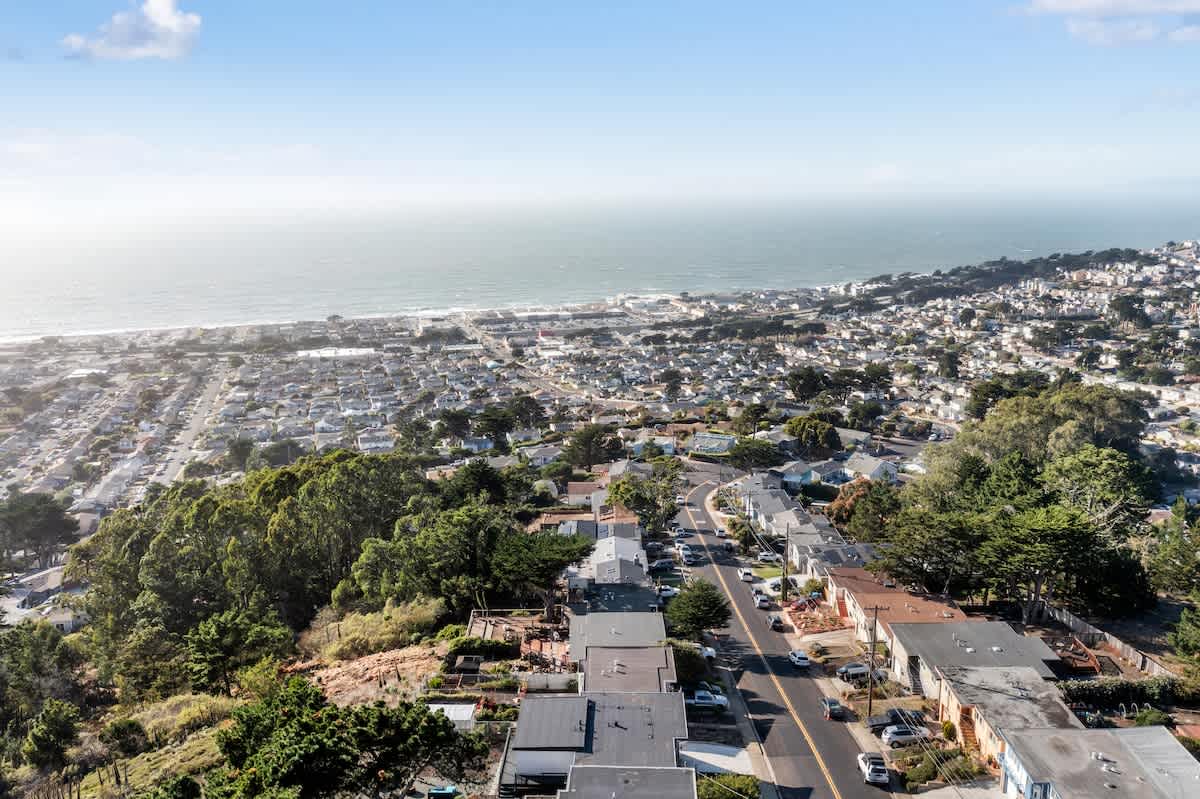 Luxury 3BR/2BA Home w/Ocean Sunset Views & Private Yard photo 65