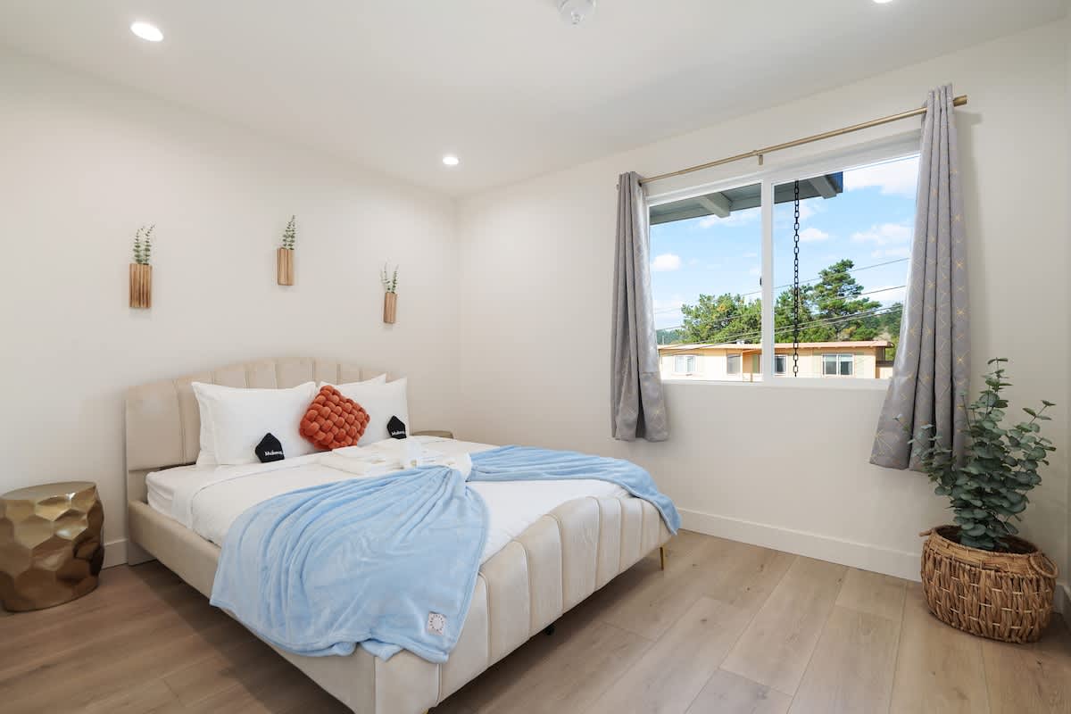 Luxury 3BR/2BA Home w/Ocean Sunset Views & Private Yard photo 5