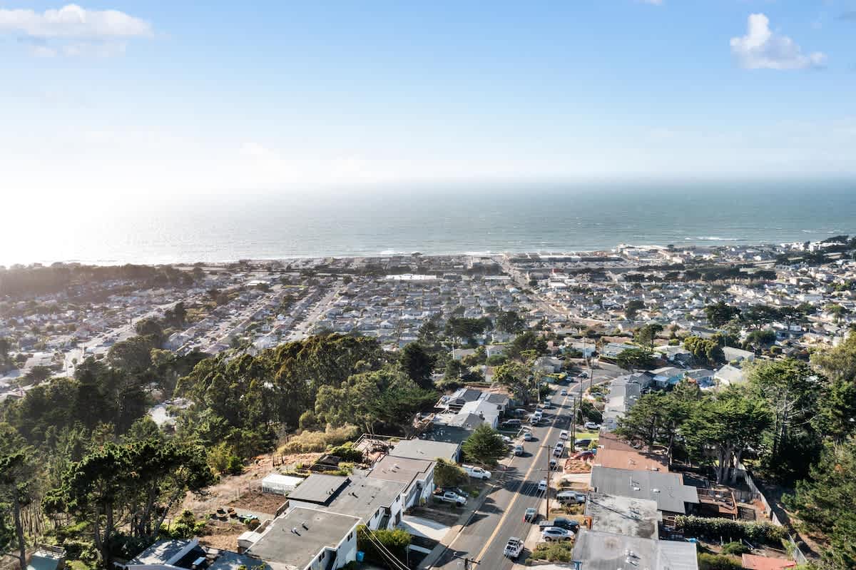 Luxury 3BR/2BA Home w/Ocean Sunset Views & Private Yard photo 60