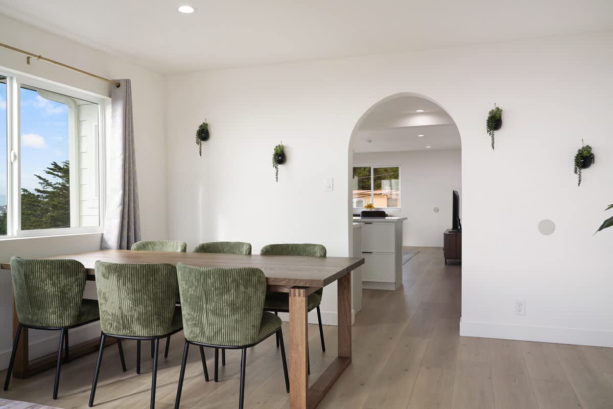 Luxury 3BR/2BA Home w/Ocean Sunset Views & Private Yard photo 50