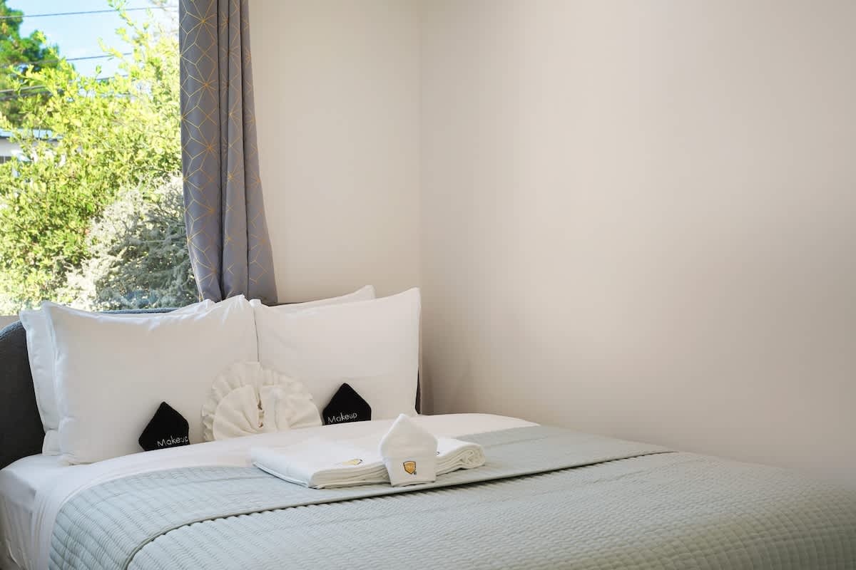 Luxury 3BR/2BA Home w/Ocean Sunset Views & Private Yard photo 27