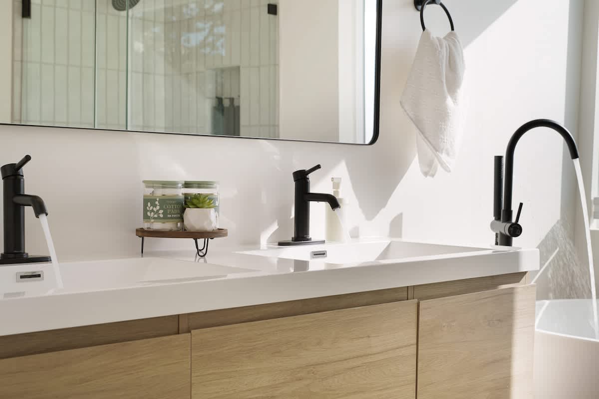 Luxury 3BR/2BA Home w/Ocean Sunset Views & Private Yard photo 48