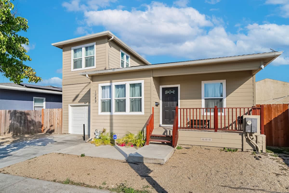 Massive 8BR Home in Hayward with AC/ Free Parking photo 19