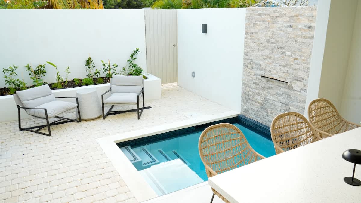 Private plunge pool + Patio.
Luxury villa near Reeds Bay Beach Barbados!