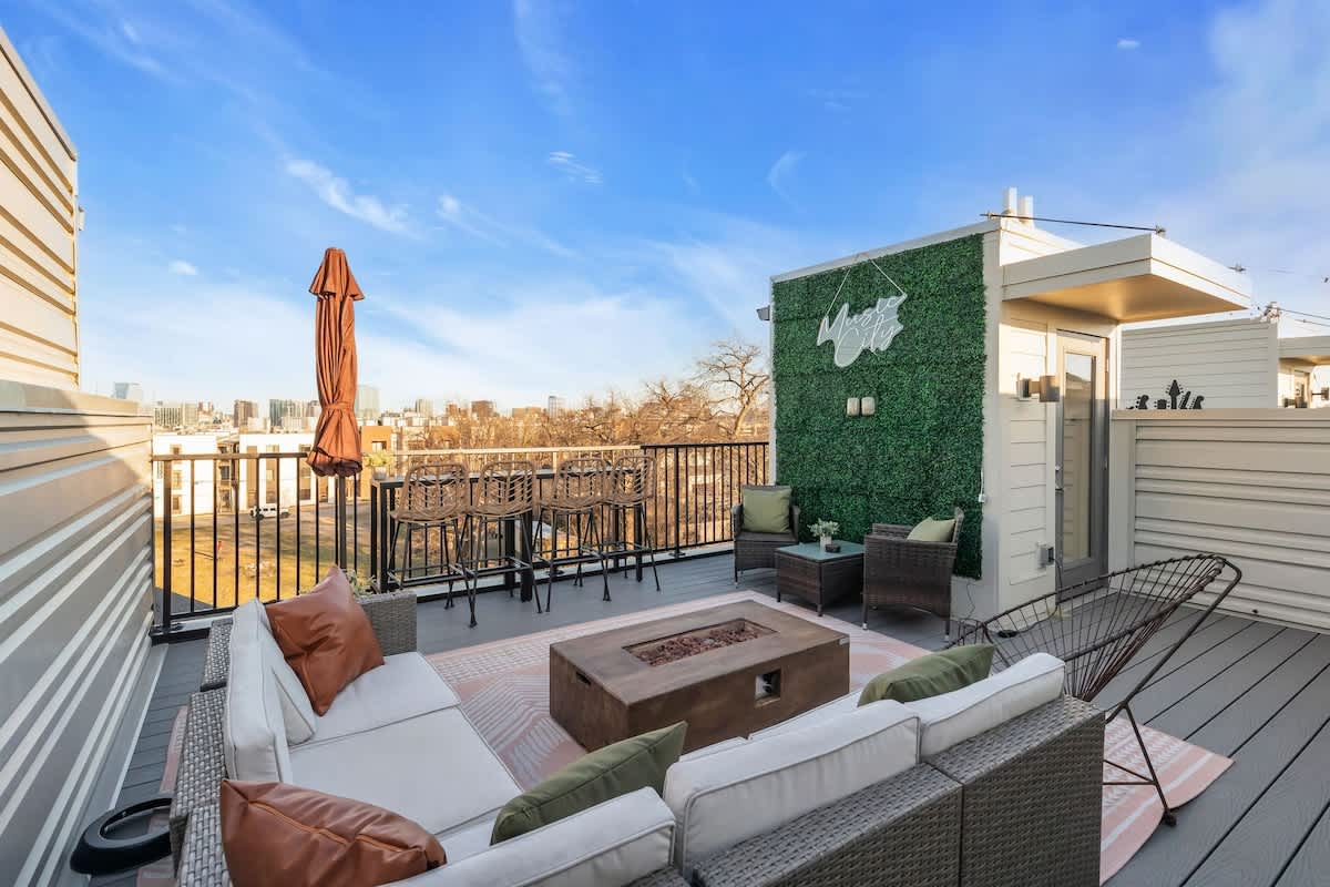 TWO Luxe Nash Bash | Rooftop Deck & Downtown Views