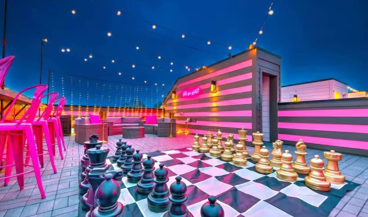 Luxury Home | 20 Beds, Rooftop Lounge & Game Room