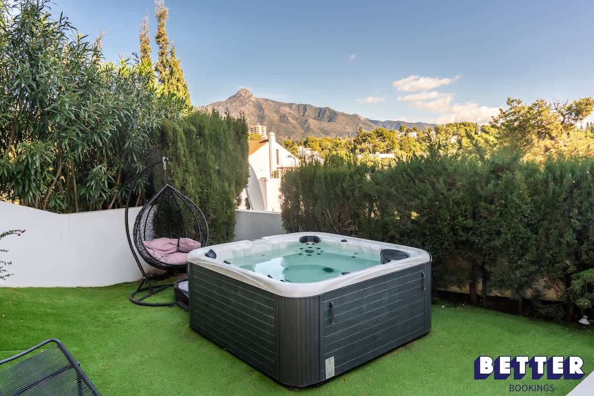 Luxurious Marbella Apt Near Puerto Banus - Hot Tub — Marbella, Andalucía — vacation rental