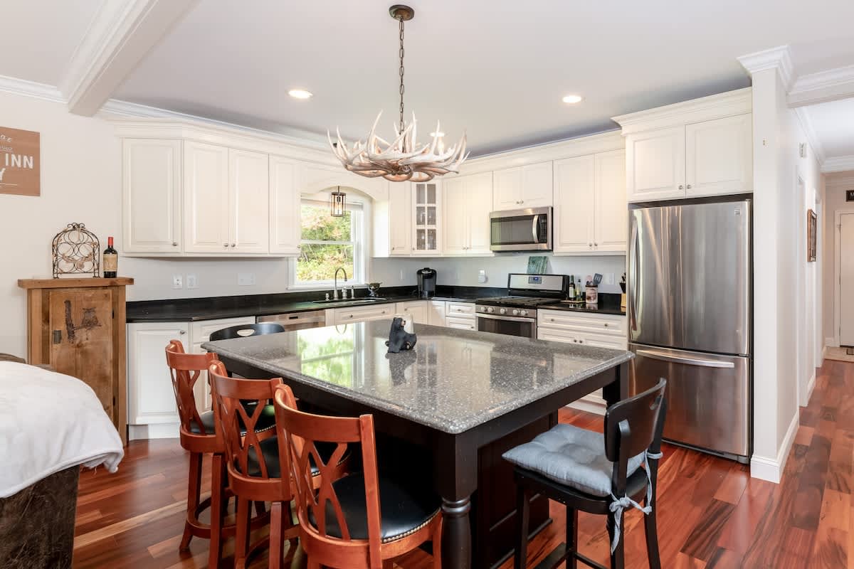 Home Walking Distance to Woodstock & Ice Castles — Woodstock, NH — vacation rental