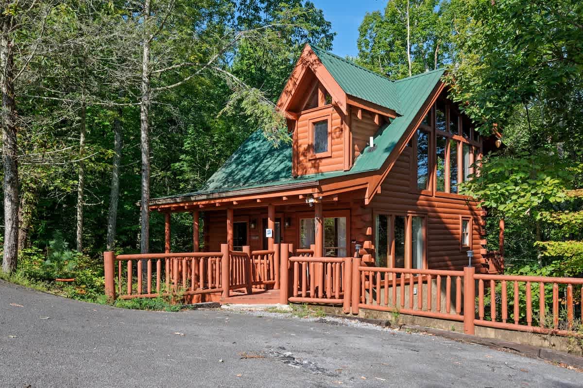 Floor-Ceiling Windows,Small Family,Couples Retreat — Sevierville, TN — vacation rental