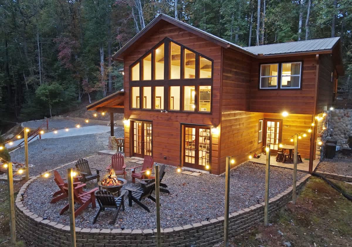 Enchanted Deer - Hot Tub, Fire Pit, Pet Friendly — Ellijay, GA — vacation rental