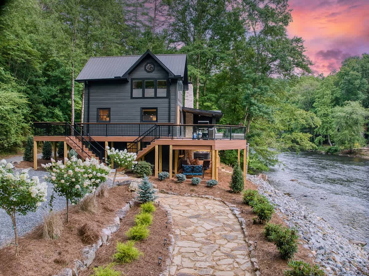 Off the Hook - Riverfront, hot tub, fire pit, pets — Blue Ridge, GA — vacation rental