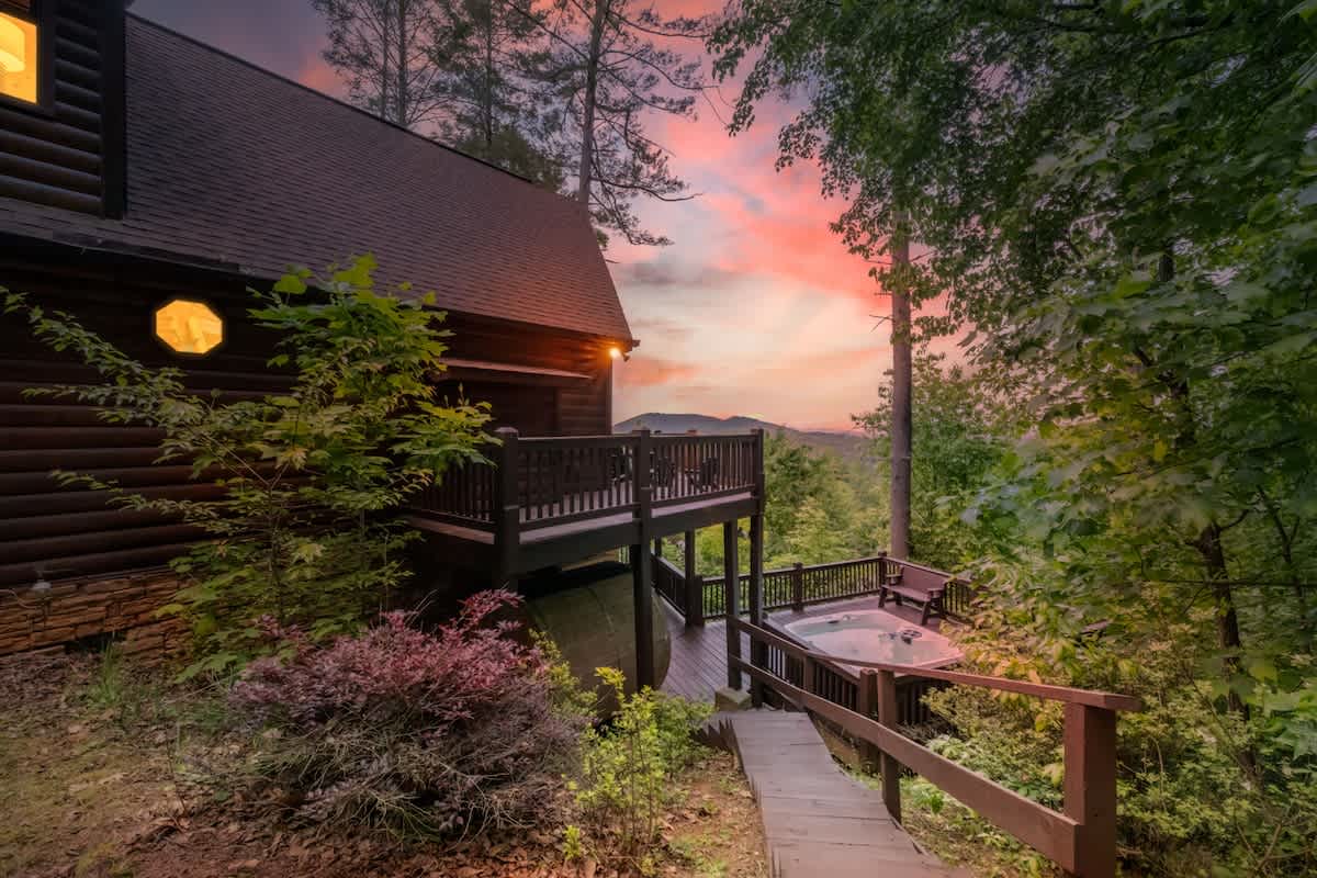 Tranquil Ridge- View, pet friendly, hot tub, sauna — Epworth, GA — vacation rental