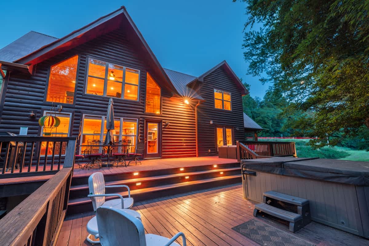 Nottely and Nice-Riverfront,dog friendly,hot tub — Blairsville, GA — vacation rental