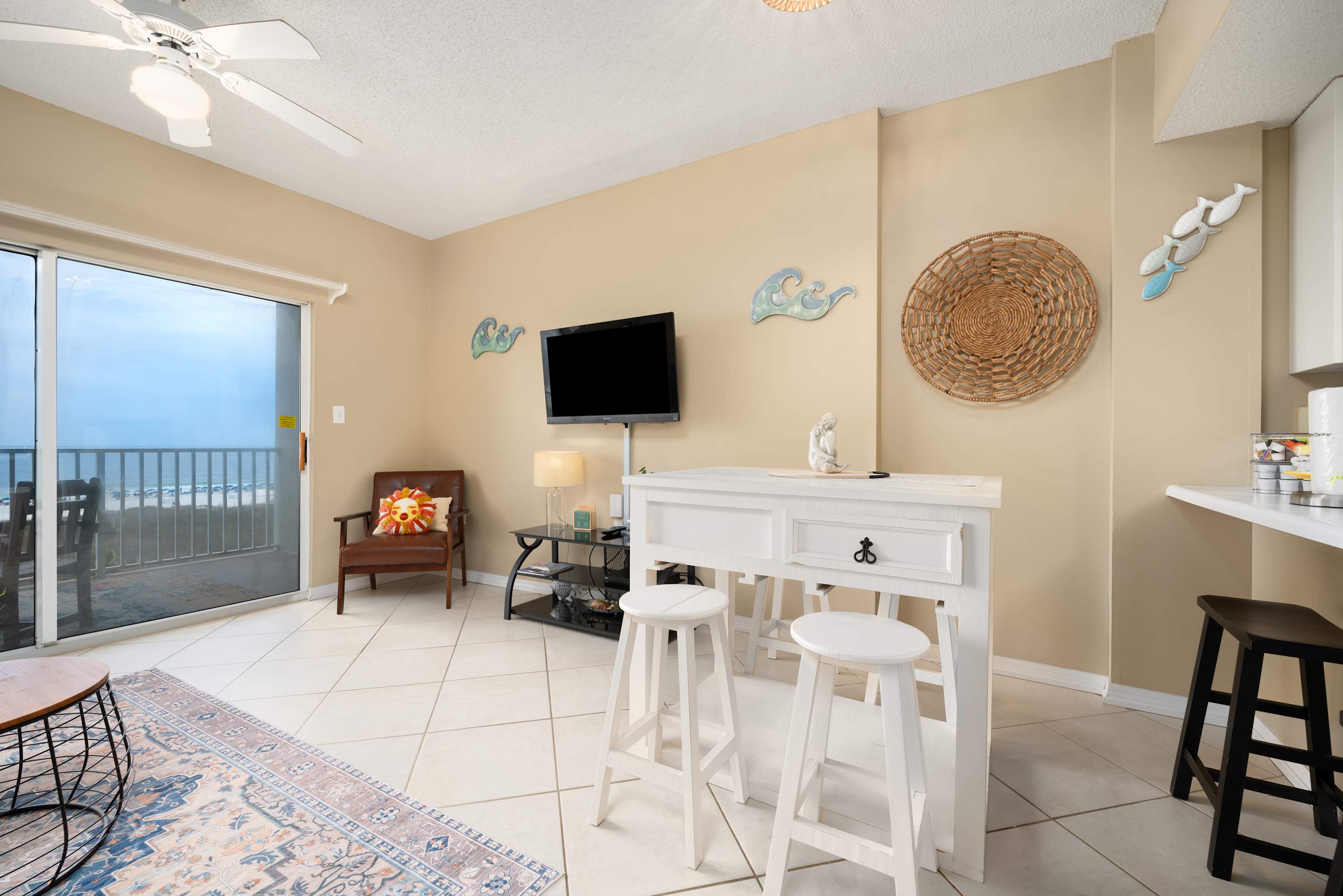 Beachfront Views and Resort Amenities 7