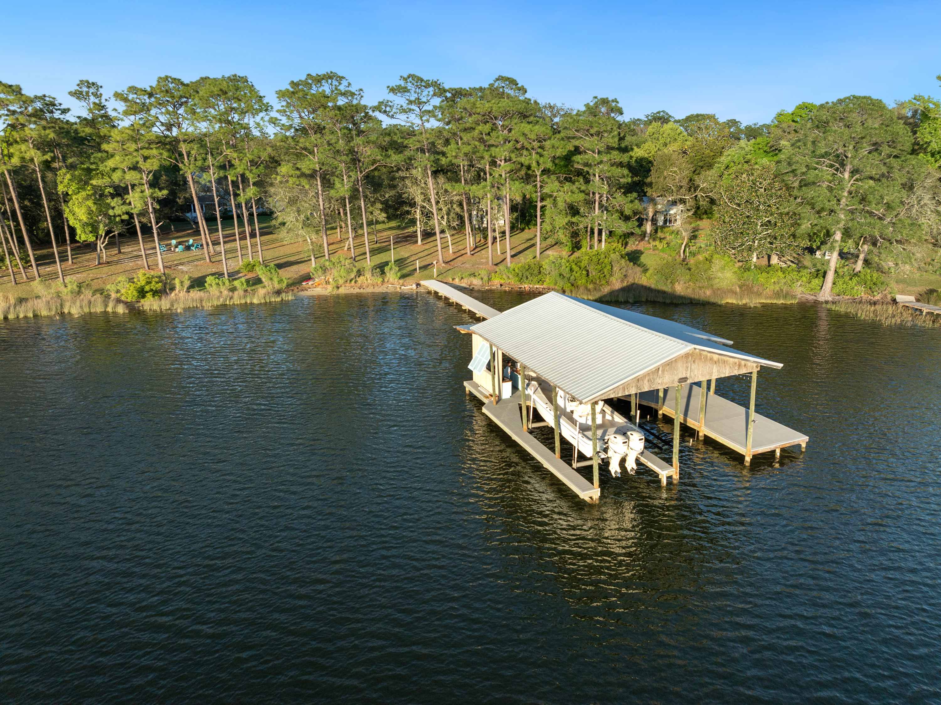 Waterfront Compound for 23 + Pets | Private Boat Dock, Multiple Living Areas | Free Tickets for Mini Golf, Helicopter Tours, Zoo Visits, + Cruises! 4