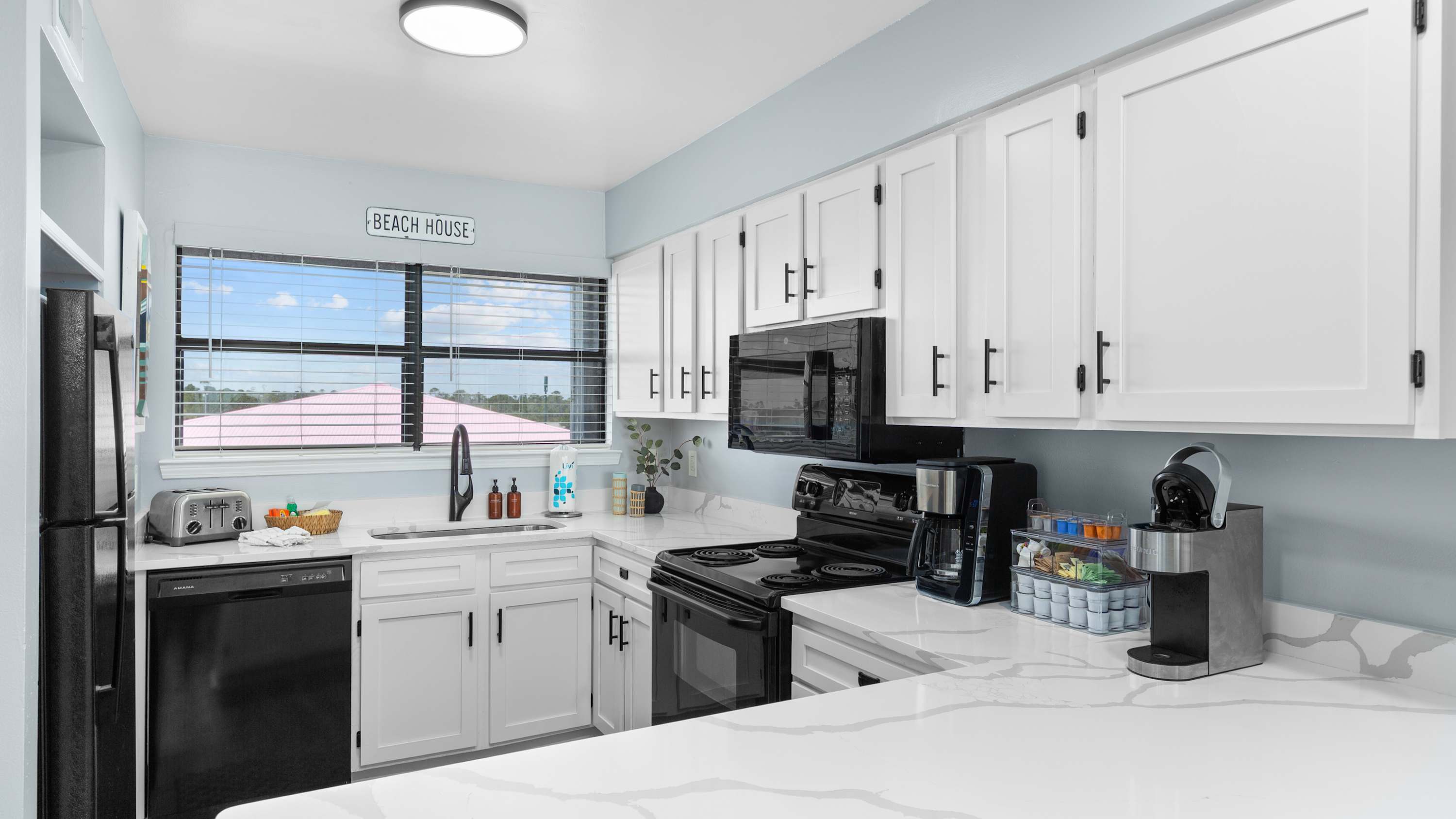 Cozy Coastal Getaway with Pool | 5-Minute Walk to Beach | Up to $450 Daily in Free Tickets for Sunset Cruises, Mini Golf, Parasailing, + More 5