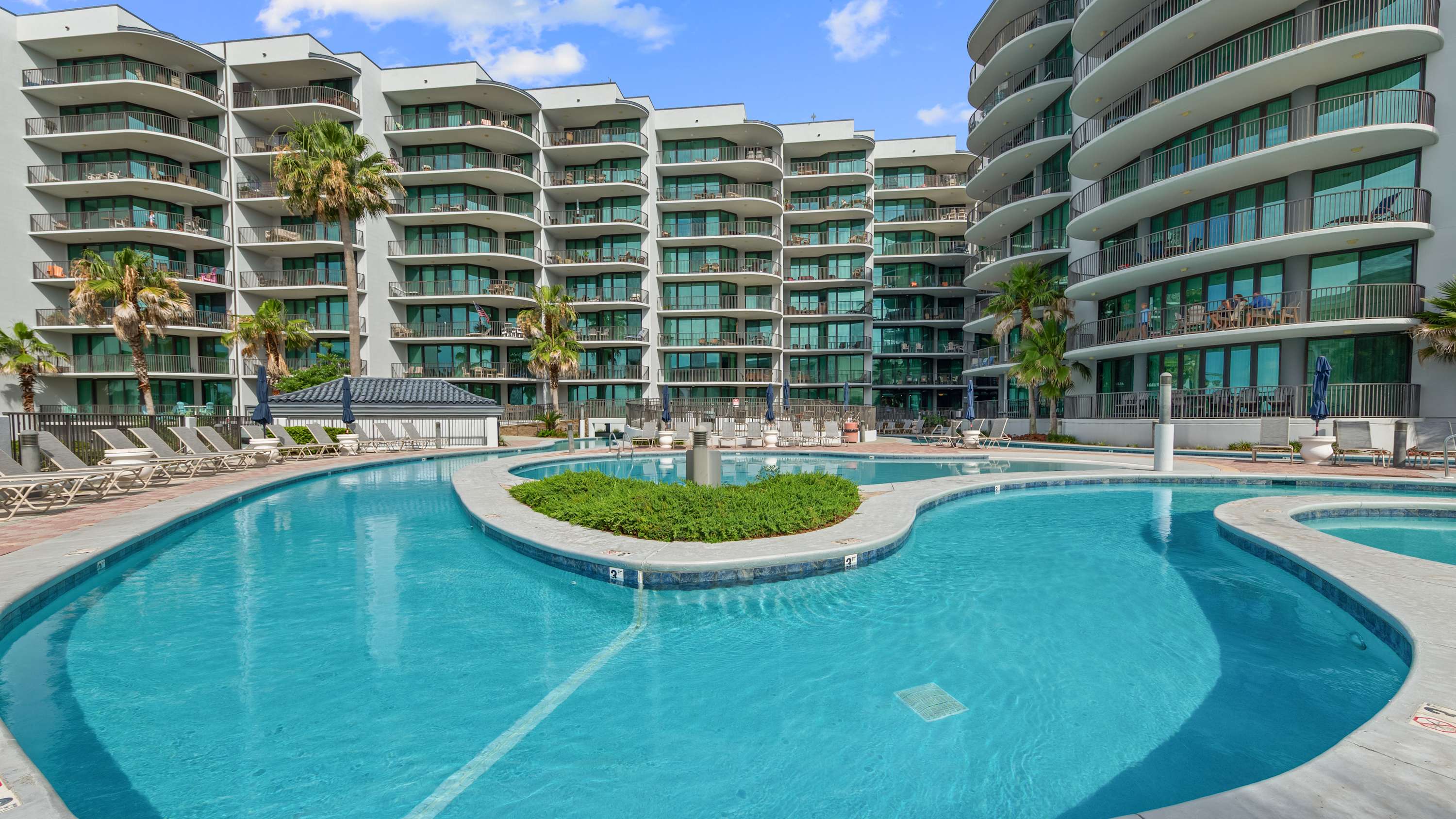 Bayfront Condo with Lazy River, Indoor Pool, Jacuzzis, and Community Boat Dock, Plus Redeem in Free Activity Deals Daily!