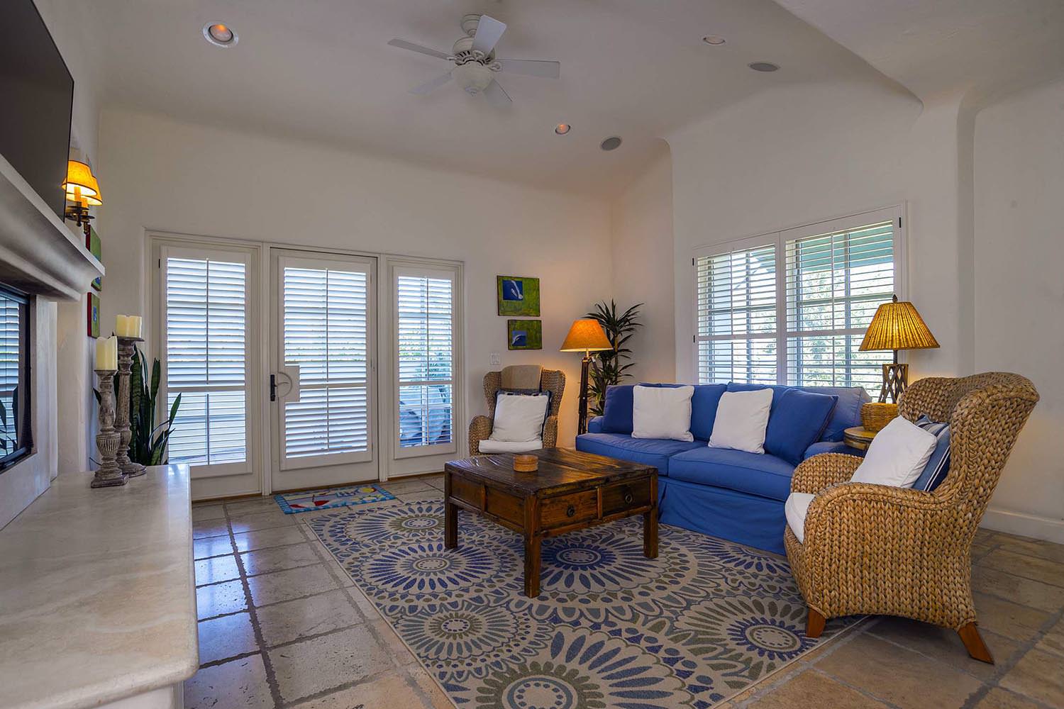 Luxurious Mykonos in Santa Barbara with Outdoor Deck, Short Bike Ride to Beach 6