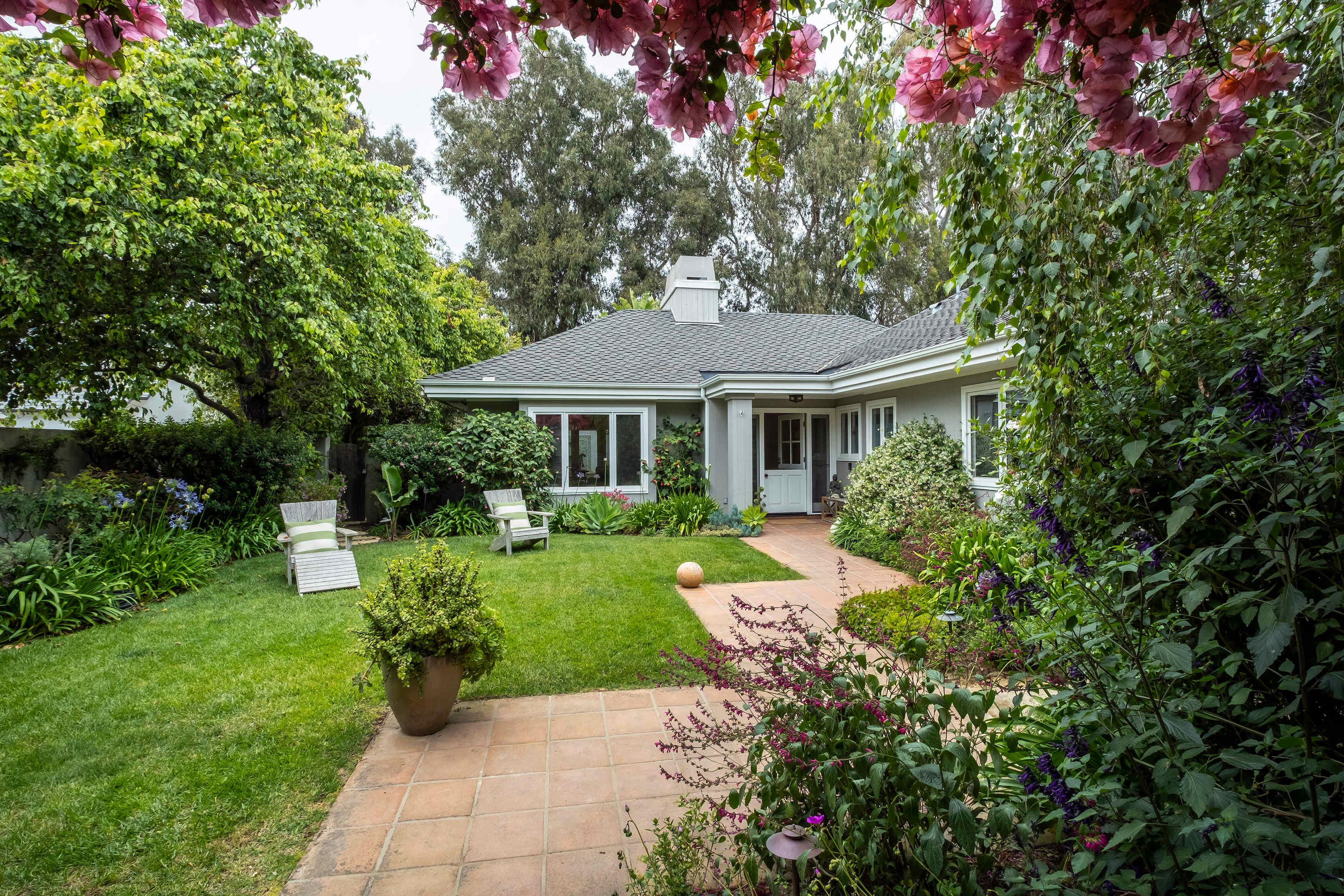 Montecito Retreat - Walk to Beach, Near Downtown