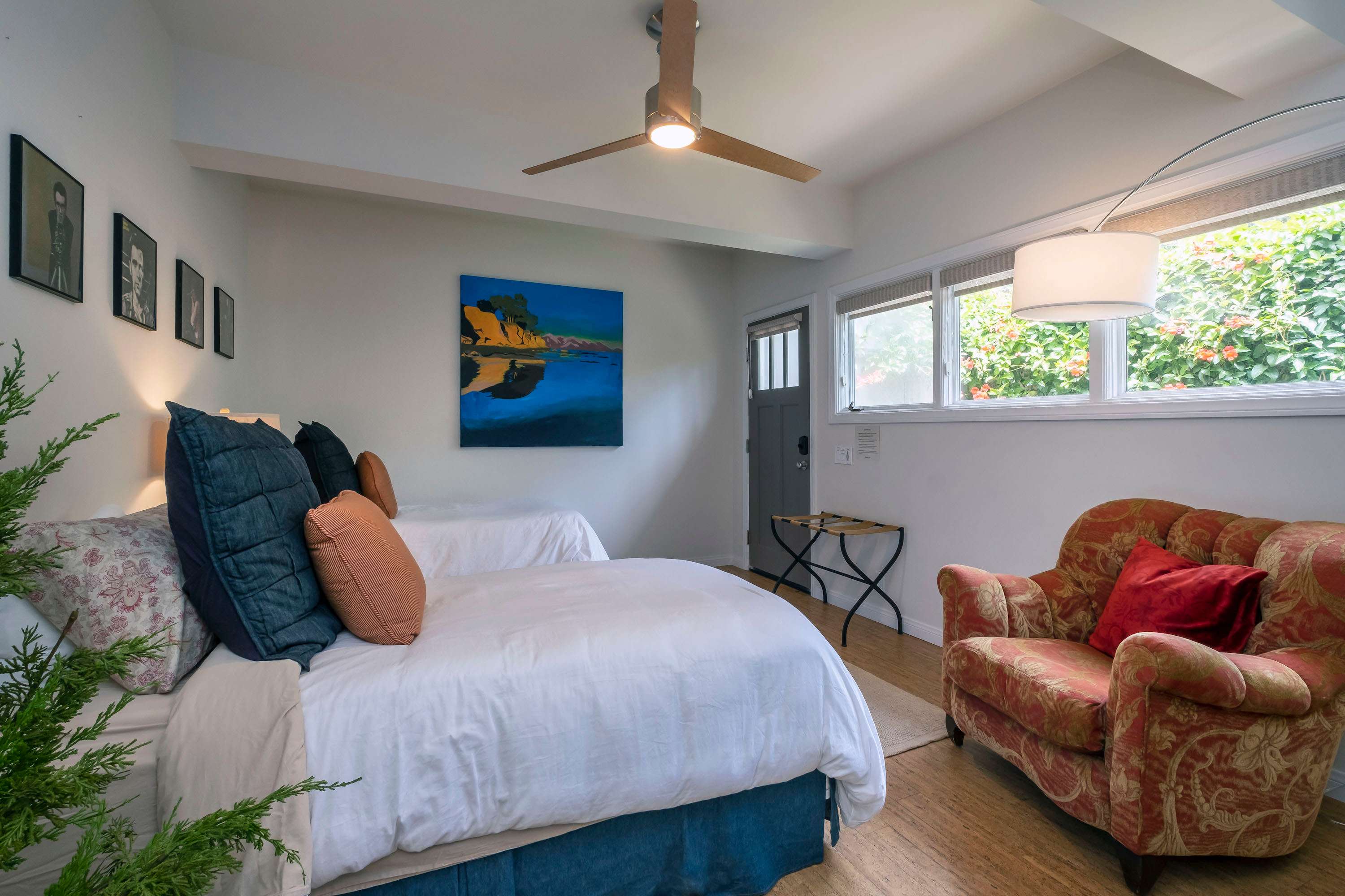 2nd bedroom: 2 Twin beds (must walk through this bedroom to get to 2nd floor living room)